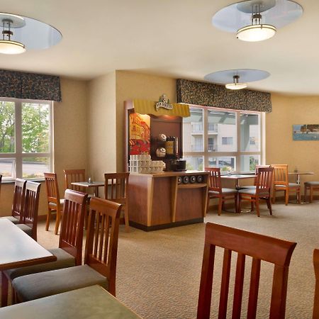 Ramada By Wyndham Nanaimo Hotel Buitenkant foto